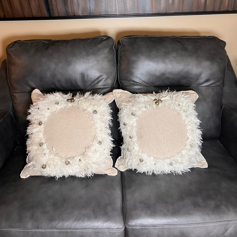 Devi‎ Designs Holiday Wreath Pillows Chenille Feathers Embellishments Christmas